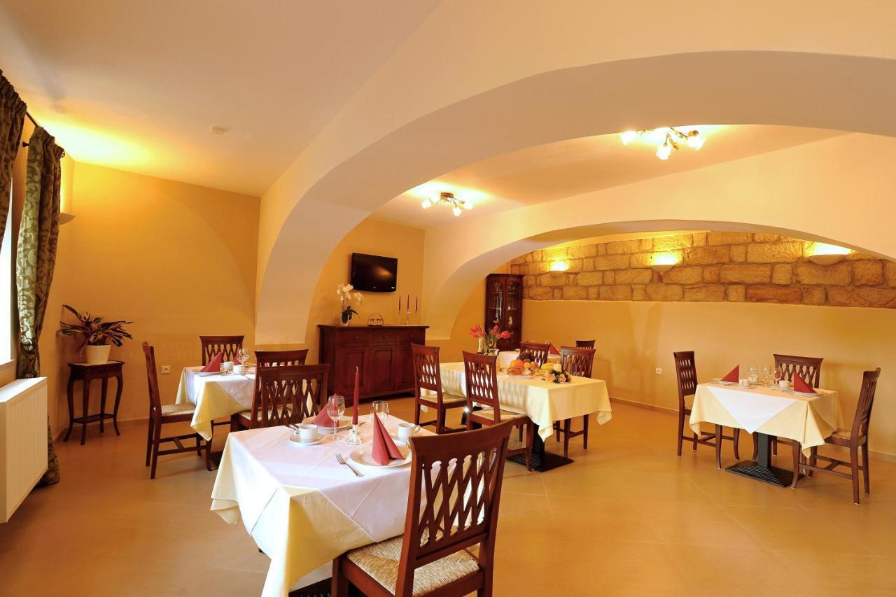Hotel U Krale Jičín المطعم الصورة