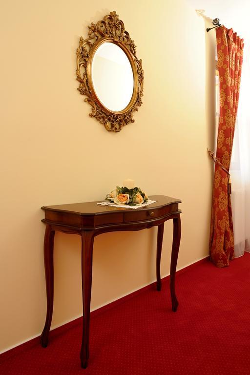 Hotel U Krale Jičín الغرفة الصورة